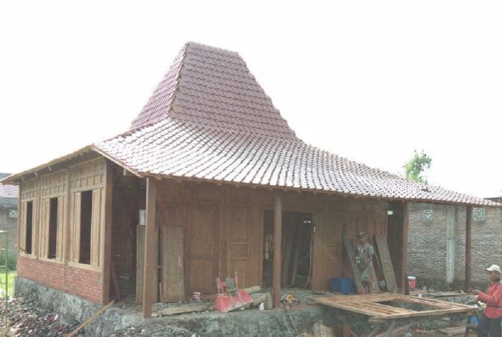 rumahjoglodari-bagianbagianrumahjoglo-rumahjogloadalah-jogloadalah-bagianrumahjoglo-pengertianrumahjoglo-joglomodern-rumahjogloadalahrumahadatdaridaerah-contohrumahjogl-1